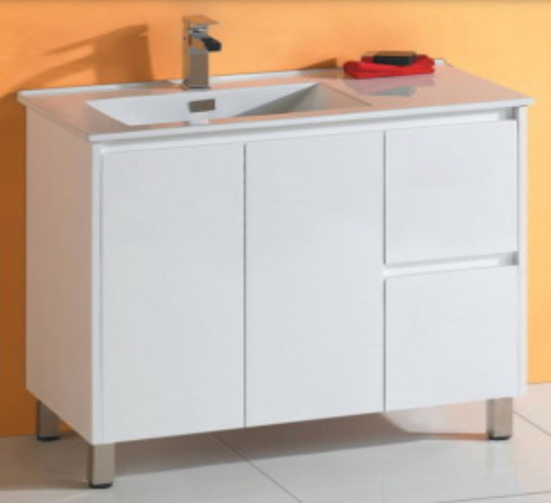 Luna 900mm White Polyurethane Ceramic Top Vanity - PeakReno